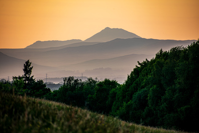 Jamie Ballantine
Dumgoyne Summit at Sunrise
Photograph on canvas  60 x 90 cms
£290